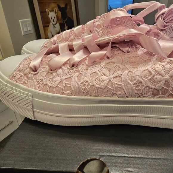 Converse - Women's Chuck Taylor All Star Lace Low Top Shoes (A15006C) Pink SZ 7 - Picture 1 of 12